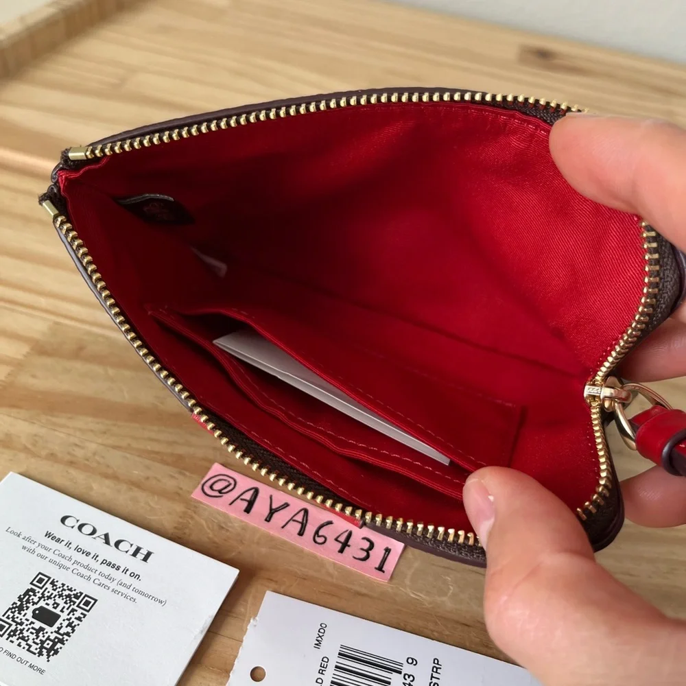 Coach wristlet🎈🎈